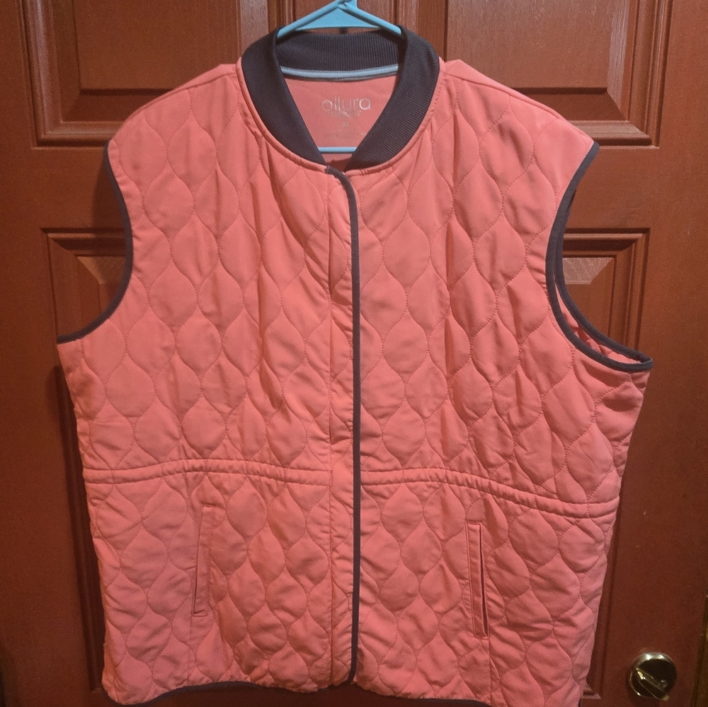 Womens  Vest Size XL By Allura By Cherokee
